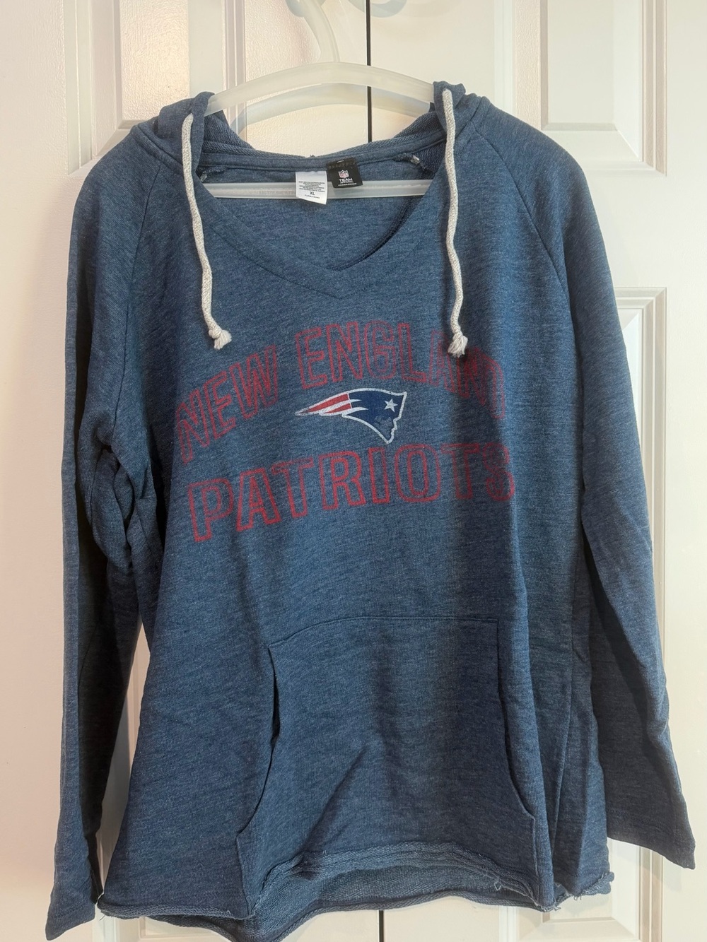 NFL Women's Navy V-Neck Patriots Pullover Hoodie
